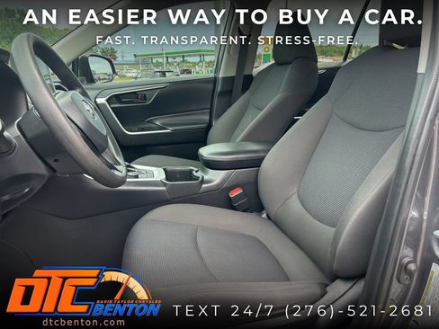 Used 2024 Toyota RAV4 LE AWD/4WD image 9