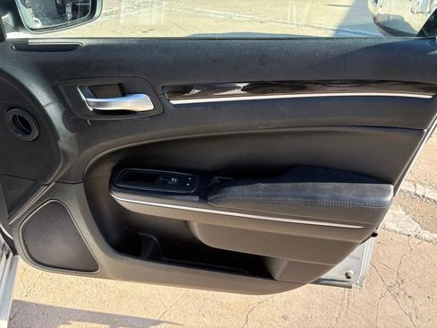 Used 2015 Chrysler 300 Limited w/ Driver Convenience Group image 18