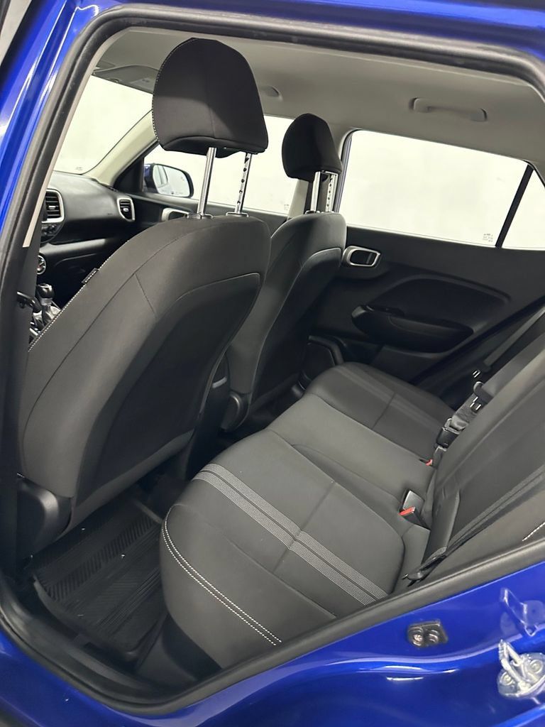 Used 2022 Hyundai Venue FWD image 23