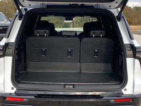 New 2026 Chevrolet Traverse High Country w/ LPO, Floor Liner Package image 27