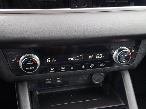 Used 2025 Mitsubishi Outlander SE FWD image 15