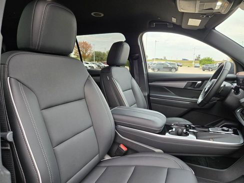 Used 2025 Buick Enclave Preferred image 28