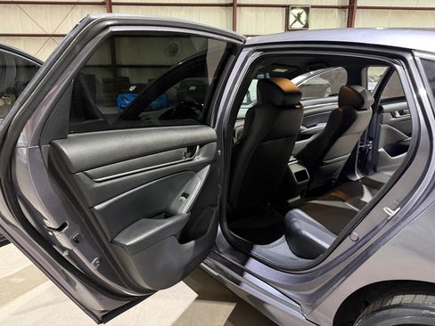 Used 2018 Honda Accord Sport image 16