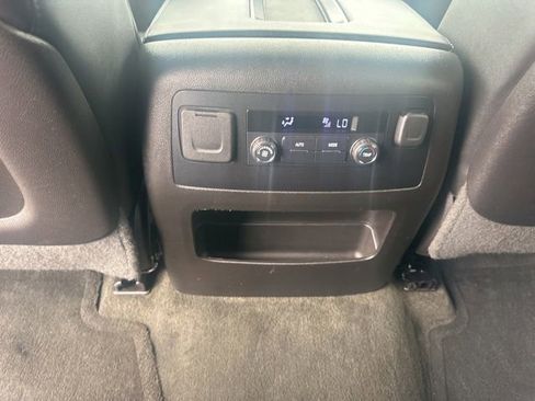 Used 2015 Chevrolet Tahoe LT RWD image 22