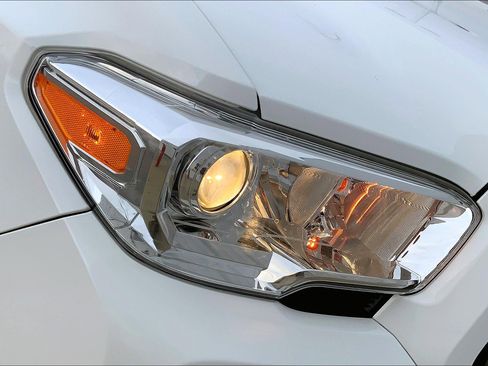 Used 2019 Toyota Tacoma SR AWD/4WD image 27