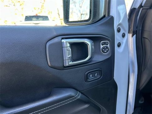 Used 2018 Jeep Wrangler Unlimited Sahara image 19