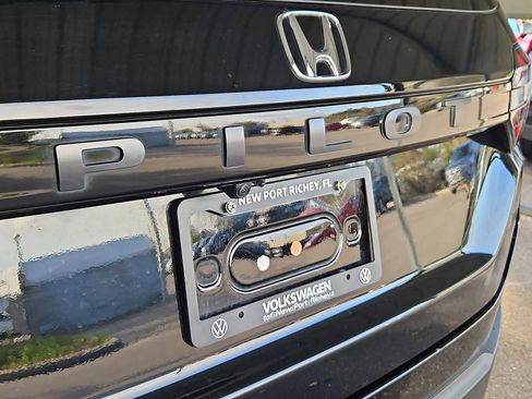 Used 2025 Honda Pilot EX-L image 13