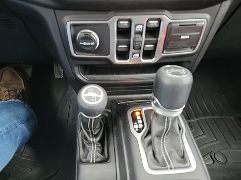 Used 2018 Jeep Wrangler Unlimited Sahara w/ Cold Weather Group image 13