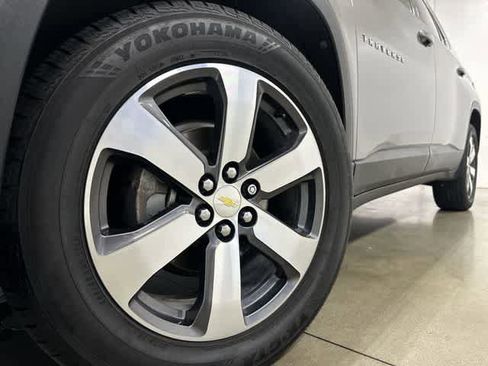 Used 2019 Chevrolet Traverse LT w/ LT Premium Package FWD image 28