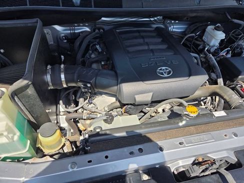 Used 2017 Toyota Tundra SR5 w/ SR5 Upgrade Package RWD image 18