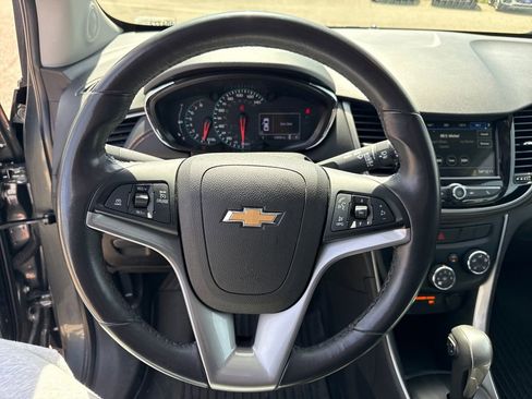 Used 2019 Chevrolet Trax LT w/ Sun & Sound Package AWD/4WD image 20