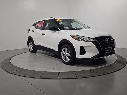 Certified 2025 Nissan Kicks Play S FWD image 9