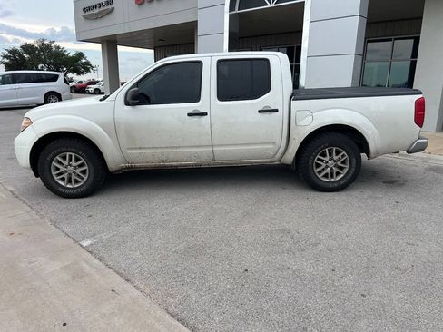 Used 2019 Nissan Frontier SV RWD image 3