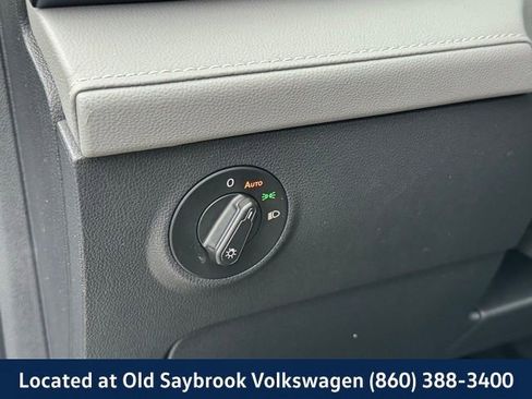 Used 2024 Volkswagen Taos SE image 33