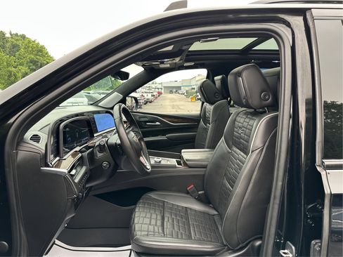 Certified 2023 Cadillac Escalade Sport Platinum w/ LPO, Floor Liner Package AWD/4WD image 9