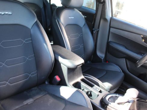 Used 2023 Kia Forte GT-Line w/ GT-Line Premium Package image 15