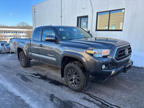 Used 2021 Toyota Tacoma SR5 image 3