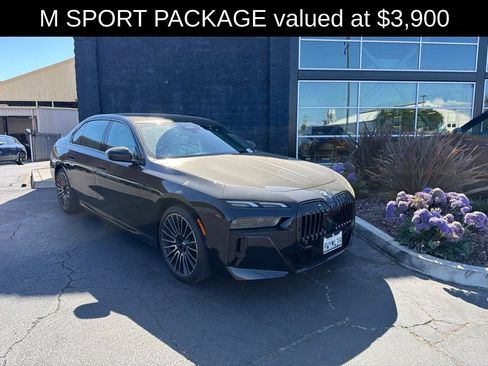 Used 2026 BMW i7 xDrive60 w/ M Sport Package RWD image 2