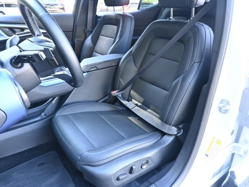 Used 2025 Chevrolet Equinox EV LT w/ Convenience Package image 16