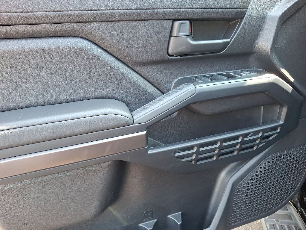 Certified 2025 Toyota 4Runner SR5 AWD/4WD image 13