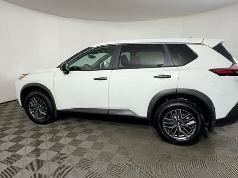 Used 2023 Nissan Rogue S AWD/4WD image 11