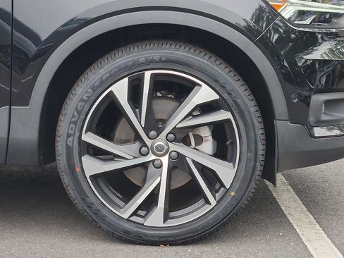 Certified 2022 Volvo XC40 T5 R-Design w/ Advanced Package AWD/4WD image 8