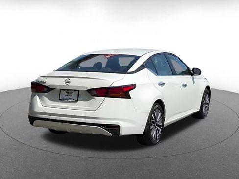 Used 2025 Nissan Altima 2.5 SV FWD image 14