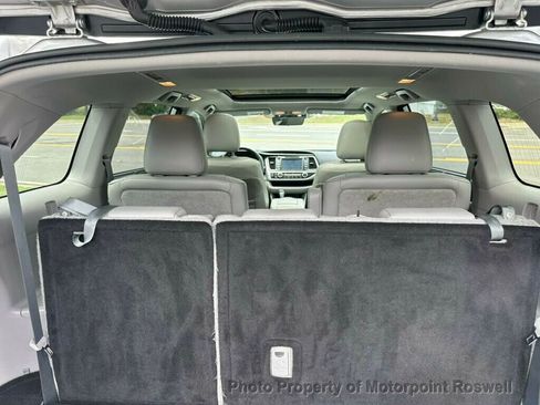Used 2019 Toyota Highlander Limited Platinum AWD/4WD image 30