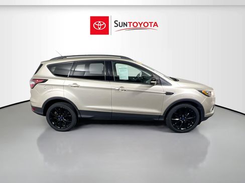 Used 2017 Ford Escape Titanium image 2