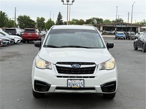 Used 2018 Subaru Forester 2.5i AWD/4WD image 3