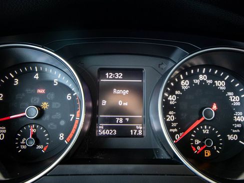 Used 2017 Volkswagen Jetta SE image 37