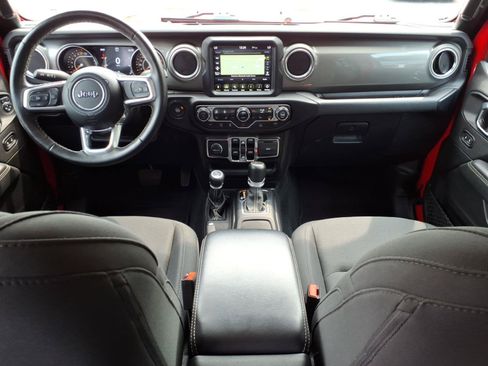 Used 2022 Jeep Gladiator Overland w/ Cold Weather Group AWD/4WD image 10