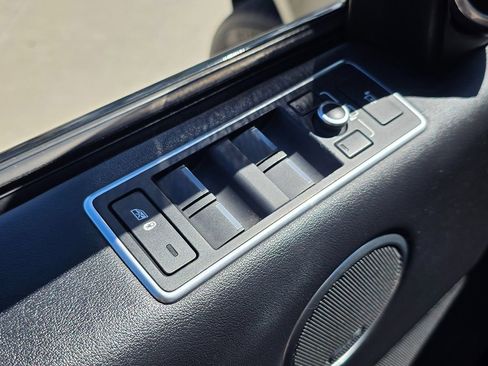 Used 2017 Land Rover Range Rover HSE image 31