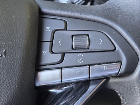 Used 2025 Cadillac XT6 Premium Luxury image 35