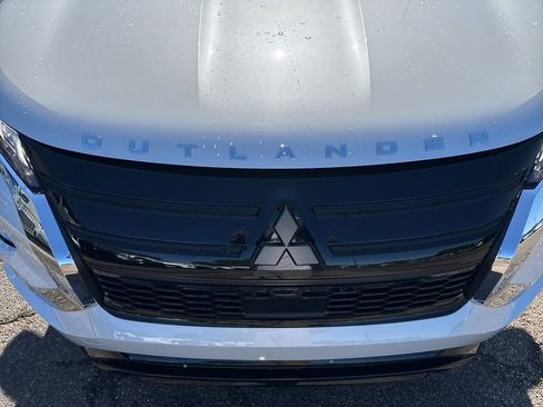 New 2026 Mitsubishi Outlander LE FWD image 50