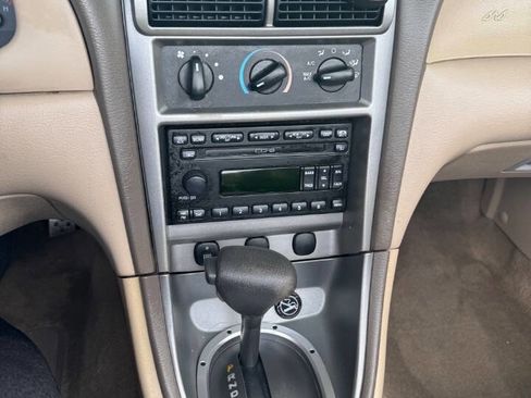 Used 2004 Ford Mustang Deluxe Convertible image 12