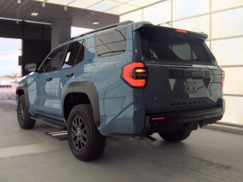 Used 2025 Toyota 4Runner SR5 AWD/4WD image 9