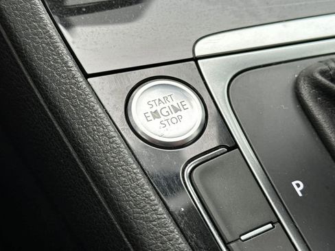 Used 2015 Volkswagen Golf 4-Door image 24