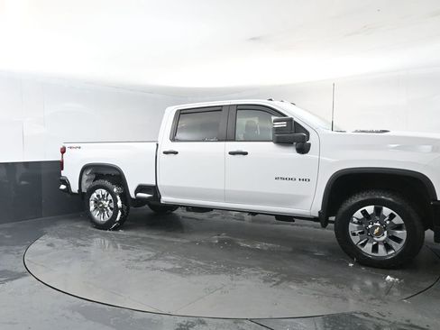 Used 2025 Chevrolet Silverado 2500 Custom w/ Custom Value Package image 7