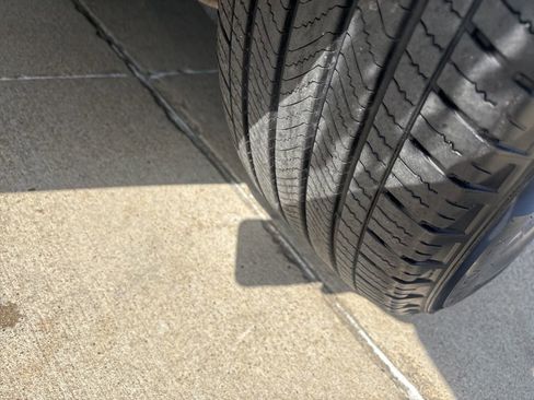 Used 2025 Chevrolet Suburban LT image 9