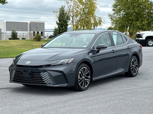 Used 2025 Toyota Camry XLE image 27