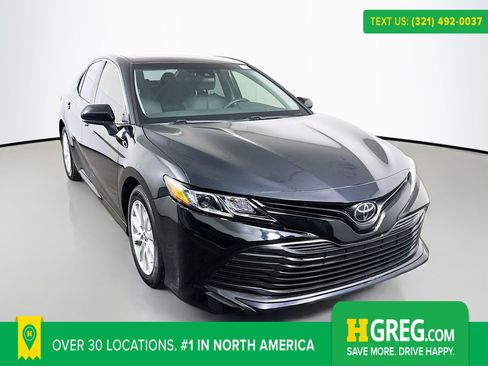 Used 2020 Toyota Camry LE image 1