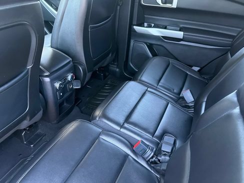 Used 2020 Ford Explorer XLT w/ Equipment Group 202A RWD image 16