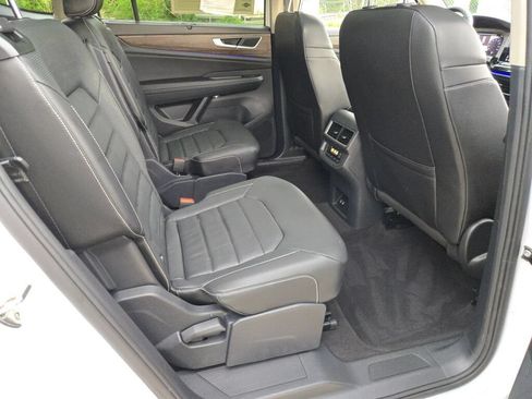 Used 2024 Volkswagen Atlas SEL AWD/4WD image 9