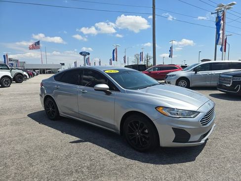 Used 2020 Ford Fusion SE FWD image 3
