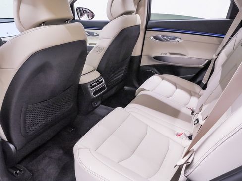 Certified 2026 Genesis GV70 2.5T Select image 11