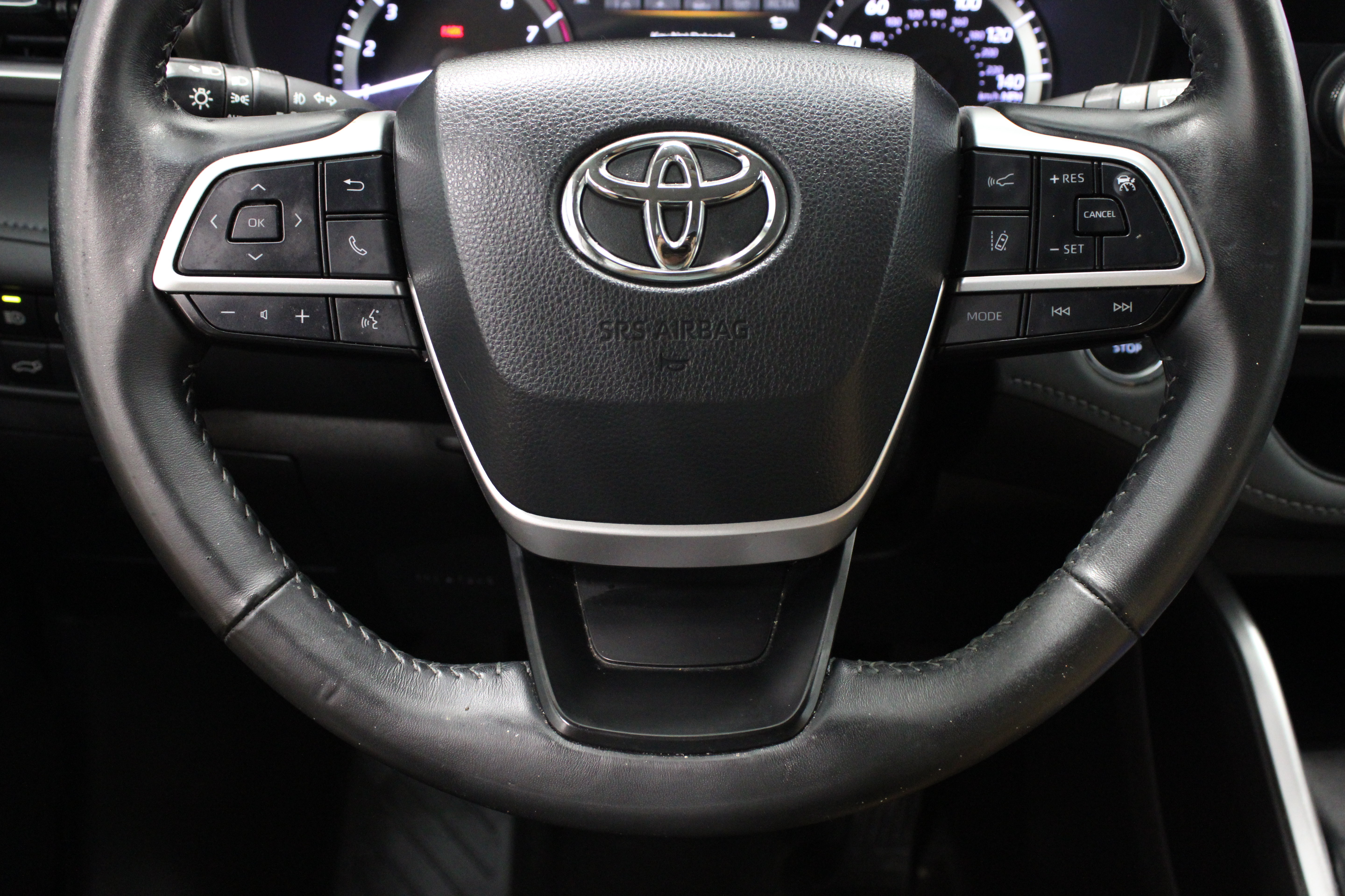 Used 2023 Toyota Highlander LE FWD image 24