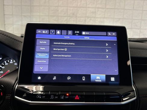 Used 2022 Jeep Compass Trailhawk w/ Trailhawk Convenience Group AWD/4WD image 37
