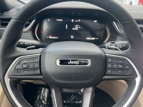 New 2025 Jeep Grand Cherokee Limited w/ Luxury Tech Group II image 22