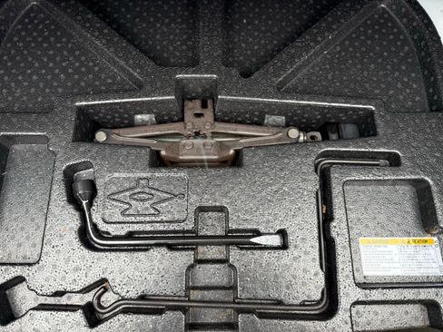 Used 2016 Toyota Camry LE FWD image 14